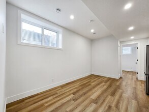 1902R Grand Oaks Dr SW in Calgary, AB - Building Photo - Building Photo