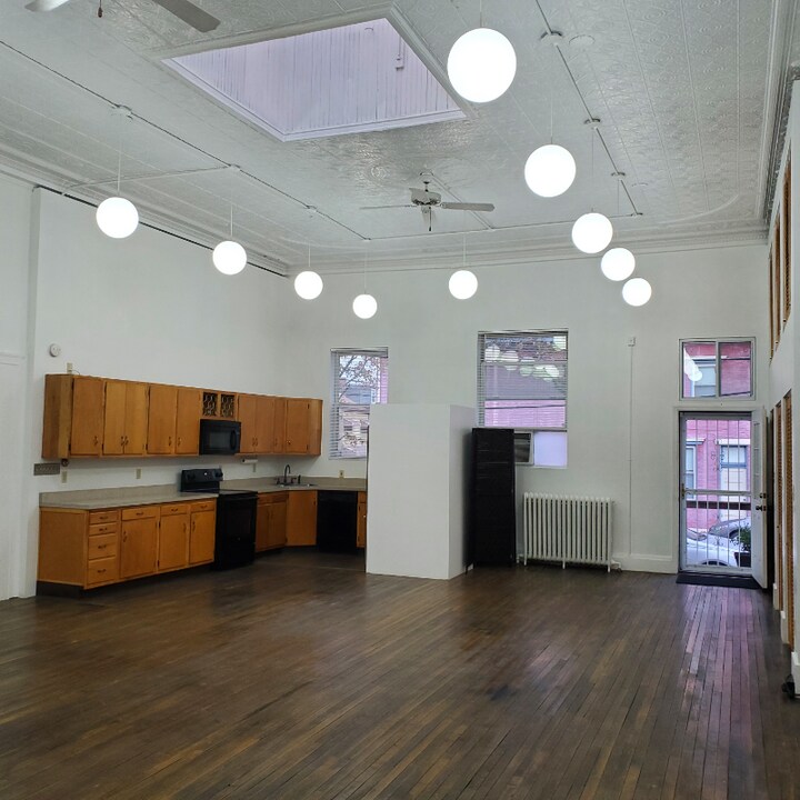 1704 Mary St in Pittsburgh, PA - Building Photo