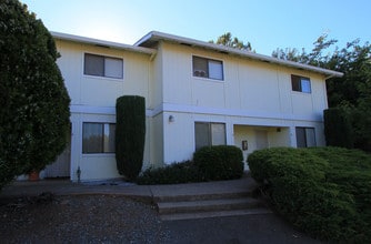 Cambridge Apartments in Cameron Park, CA - Building Photo - Building Photo