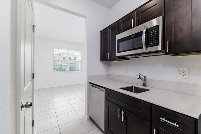 1121 Deepwater Cir in Eagle Lake, FL - Foto de edificio - Building Photo