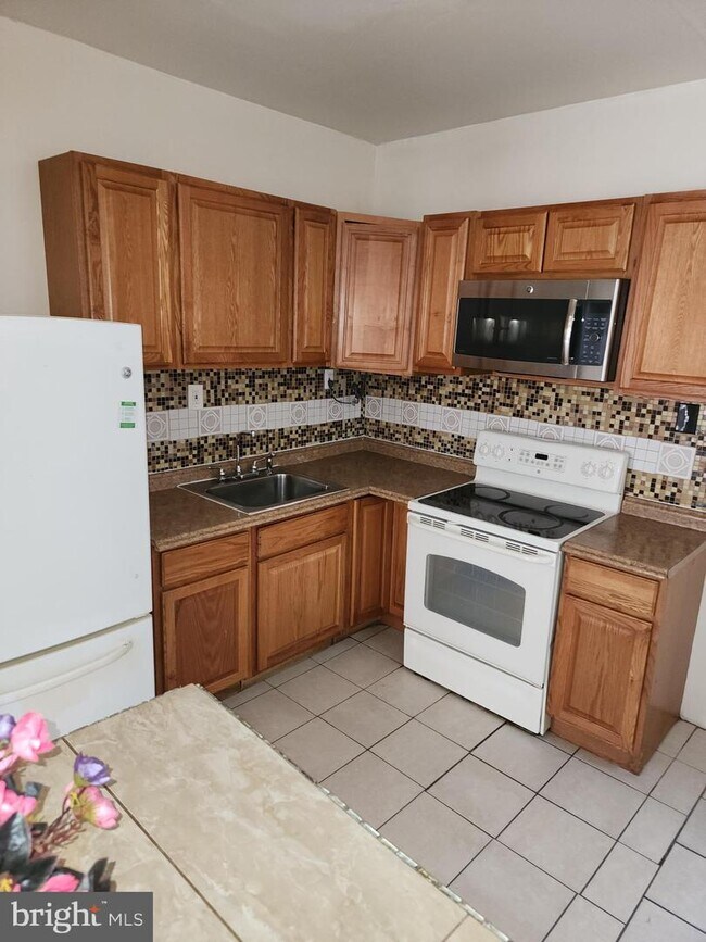 737 E Madison St photo'