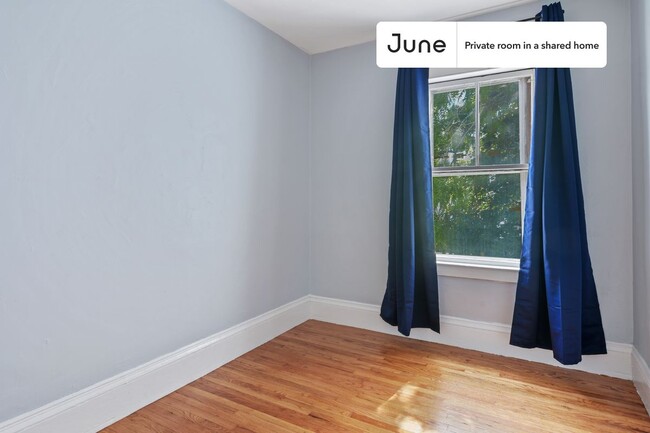 Private bedroom in 6 bed/1.5 bath Home in Boston, MA - Building Photo - Building Photo