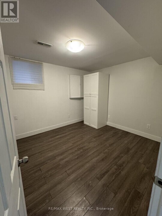 631 Ashprior Ave in Mississauga, ON - Building Photo