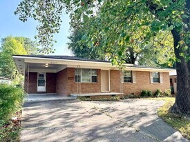 9007 Clover Hl Rd in Little Rock, AR - Building Photo