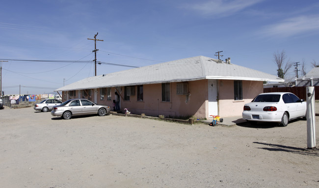 25004 W Main St in Barstow, CA - Building Photo - Building Photo