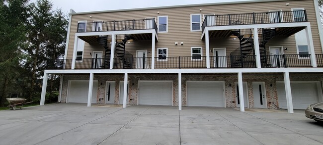 513 N Tratt St, Unit 513 in Whitewater, WI - Foto de edificio - Building Photo