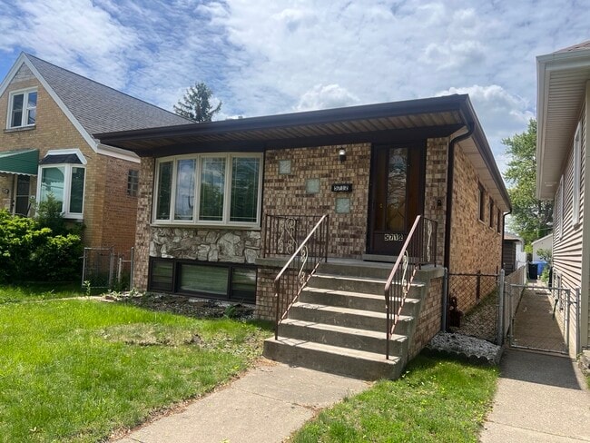 5712 N Avondale Ave in Chicago, IL - Building Photo - Building Photo