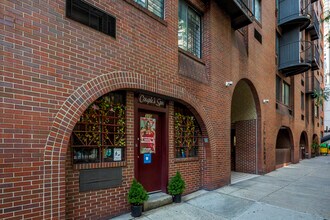 316 E 65th St in New York, NY - Foto de edificio - Building Photo