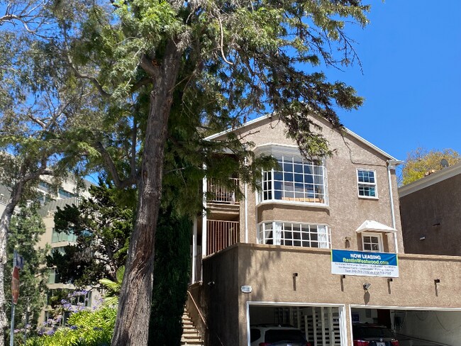 400 Landfair Ave in Los Angeles, CA - Building Photo - Building Photo