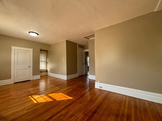 5016 Xerxes Ave S in Minneapolis, MN - Foto de edificio - Building Photo