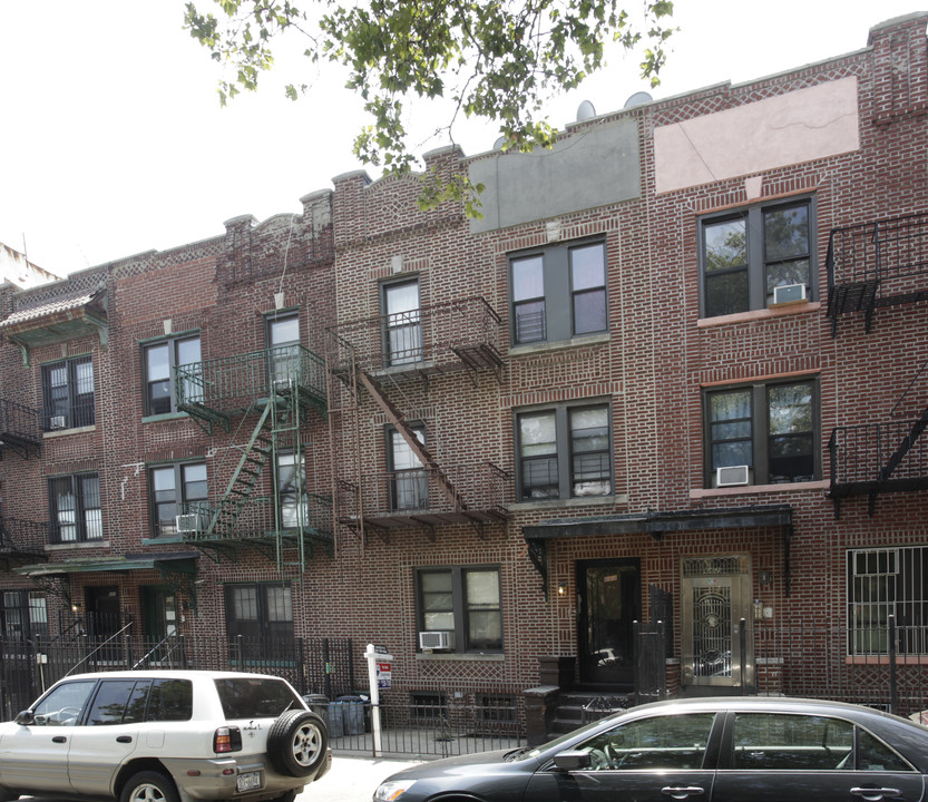 664 46th St in Brooklyn, NY - Building Photo