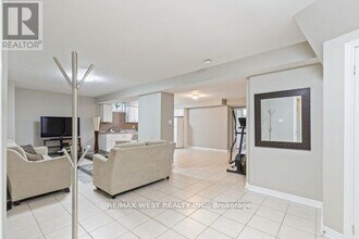 47 Timber Ln in Vaughan, ON - Building Photo - Building Photo