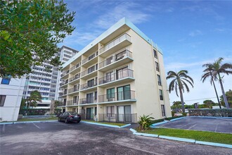 3215 N Ocean Dr in Hollywood, FL - Building Photo - Building Photo