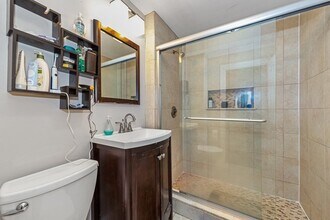 44 Hillside St, Unit 3 in Boston, MA - Foto de edificio - Building Photo