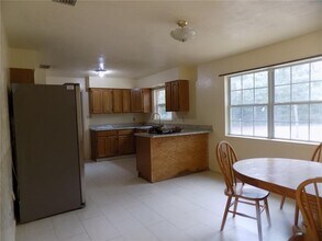 1724 NW 39th Ave in Gainesville, FL - Building Photo - Building Photo