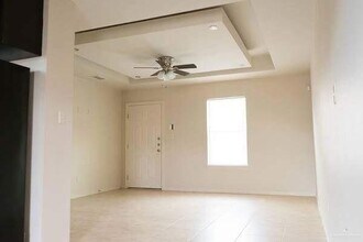 2208 Taxco Ct, Unit 2 in Edinburg, TX - Building Photo - Building Photo