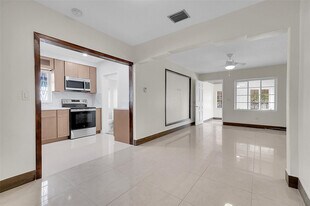 330-348 SW 48th Ave in Miami, FL - Building Photo