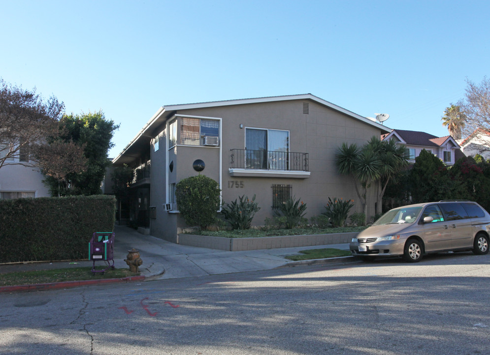 1755 Kenmore Ave in Los Angeles, CA - Foto de edificio