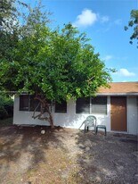 11342 Peachtree Dr in Miami, FL - Building Photo