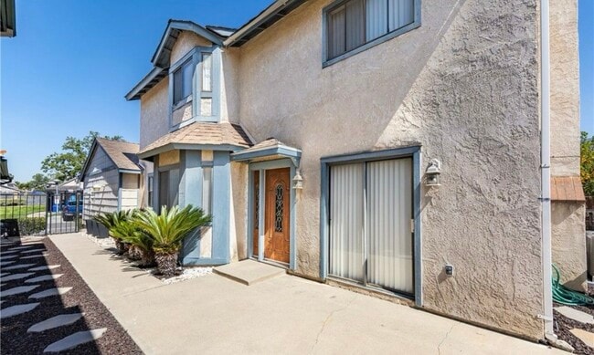 4887 Village Green Way in San Bernardino, CA - Building Photo - Building Photo