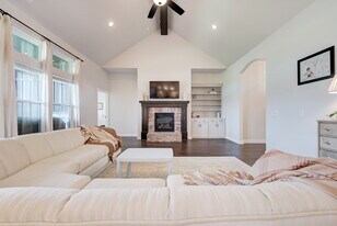 817 Scully Rd in Yukon, OK - Building Photo