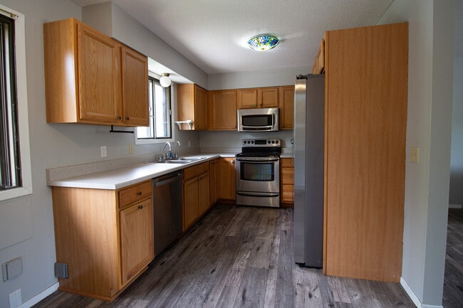 1000 Lakota Ave in Brandon, SD - Building Photo - Building Photo