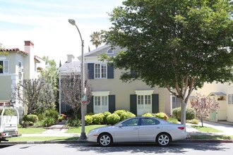 232 S Spalding Dr in Beverly Hills, CA - Foto de edificio - Building Photo