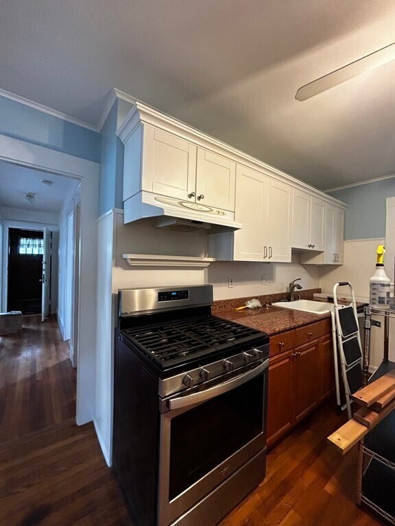 property at 27 Knoll St
