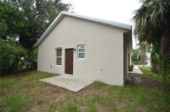 3312 Armstrong Ct in Ft. Myers, FL - Building Photo - Building Photo