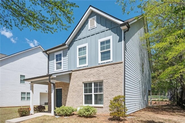 1611 Meadow Crossing in East Point, GA - Building Photo - Building Photo