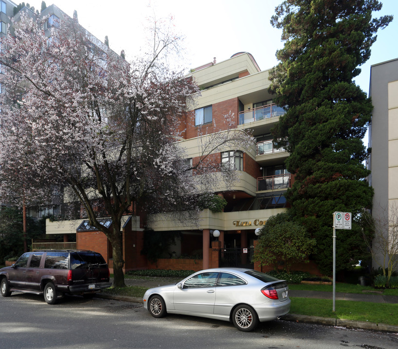 Liza Court in Vancouver, BC - Building Photo