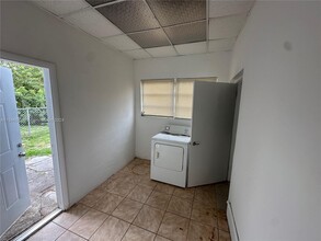 5510 SW 32nd St, Unit 1 in Pembroke Park, FL - Building Photo - Building Photo