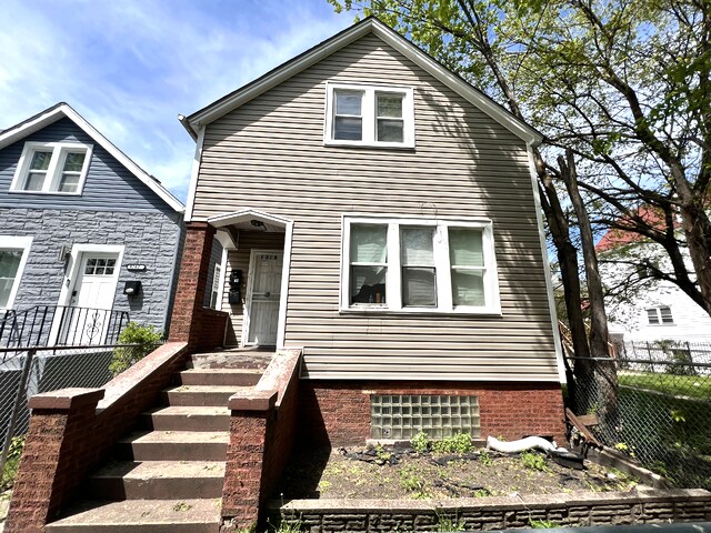 8238 S Saginaw Ave in Chicago, IL - Building Photo