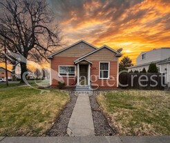 Spacious 3-Bedroom Home with Finished Basement & Fenced Yard in Walla Walla, WA - Building Photo