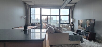 221 E Cullerton St, Unit 410 in Chicago, IL - Foto de edificio - Building Photo