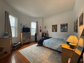 98 Cypress St, Unit 3 in Brookline, MA - Foto de edificio - Building Photo