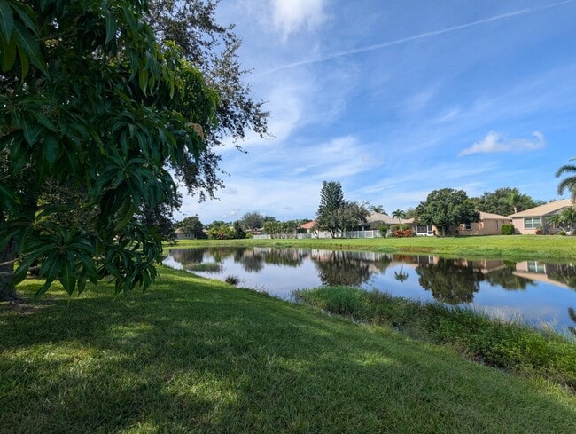 589 Waverly Cir in Port St. Lucie, FL - Building Photo - Building Photo