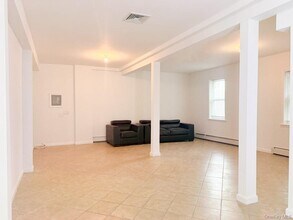 122 Combs Ave in Woodmere, NY - Building Photo - Building Photo