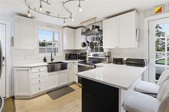 72 Seascape Ave in Middletown, RI - Building Photo - Building Photo