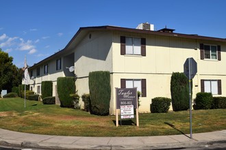 Taylor Manor Apartments in Bakersfield, CA - Building Photo - Building Photo