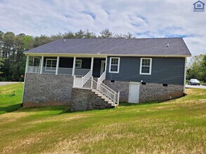 2211 Huntland Rd in Cookeville, TN - Building Photo - Building Photo