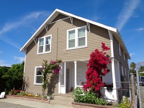 765 Holt Blvd in Ontario, CA - Foto de edificio - Building Photo