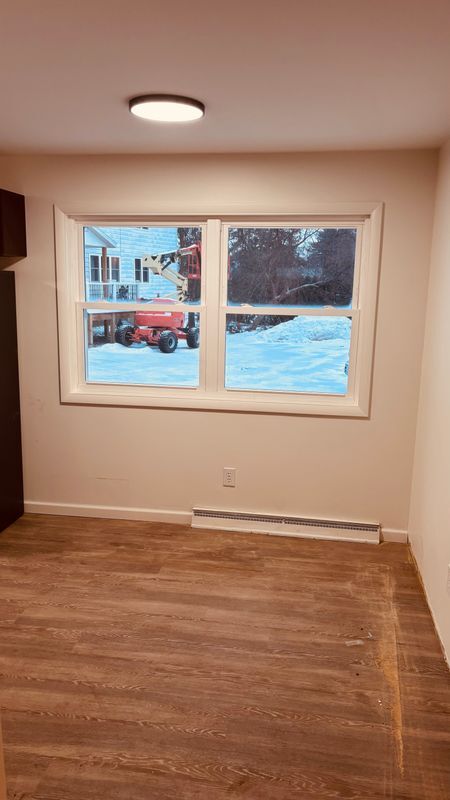 42 Young Ave in New York Mills, NY - Foto de edificio - Building Photo