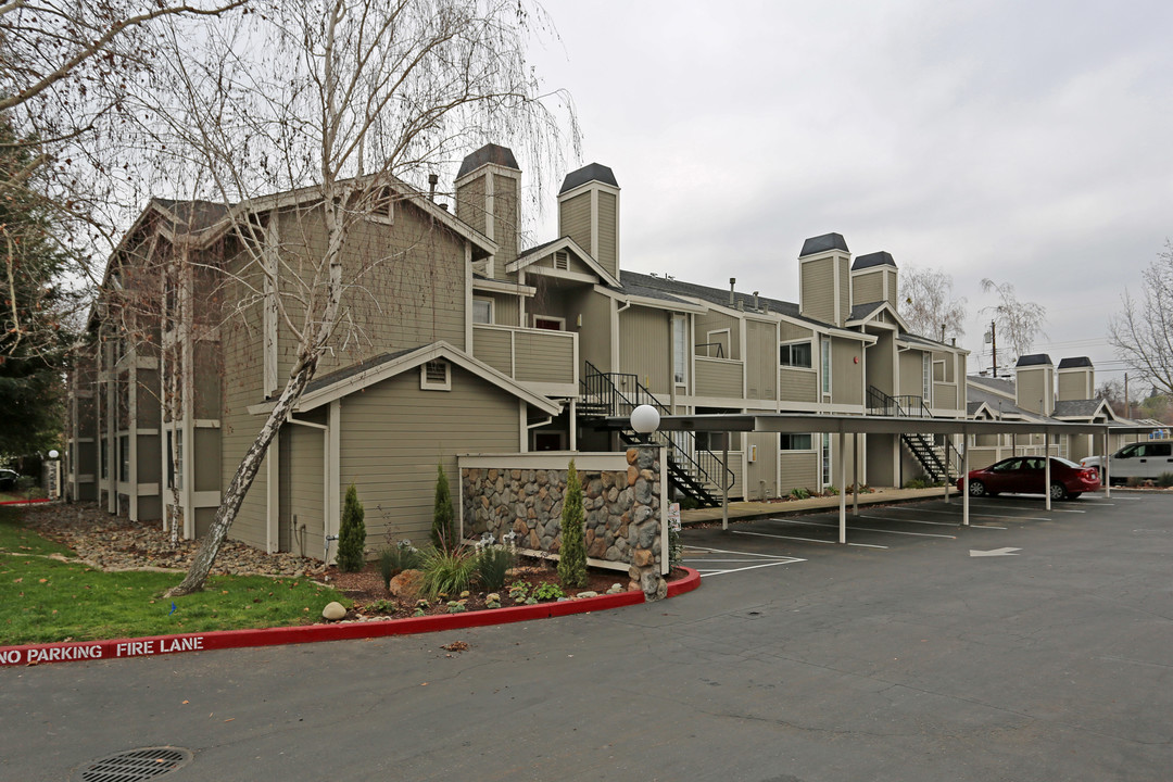 Camino Woods in Sacramento, CA - Foto de edificio