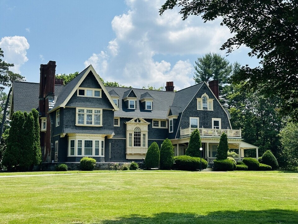 22 Hidden Rd in Andover, MA - Building Photo