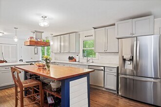 330 Cognewaugh Rd in Greenwich, CT - Building Photo - Building Photo