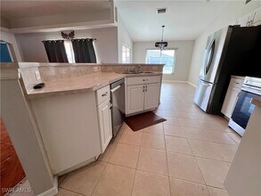 1417 NE 4th Pl in Cape Coral, FL - Foto de edificio - Building Photo