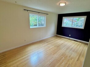 5924 NE Davis St in Portland, OR - Building Photo - Building Photo