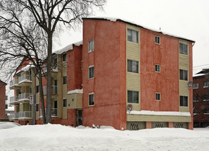 1322 Hyman Blvd in Dollard-des-Ormeaux, QC - Building Photo - Building Photo