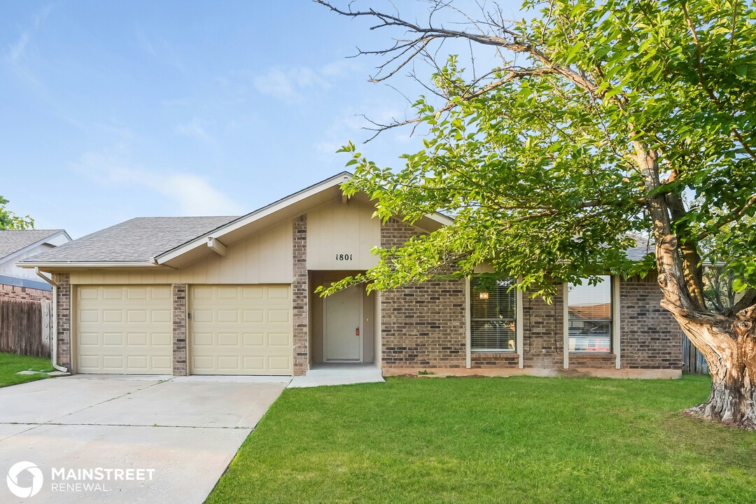 1801 SE 7th St in Moore, OK - Building Photo